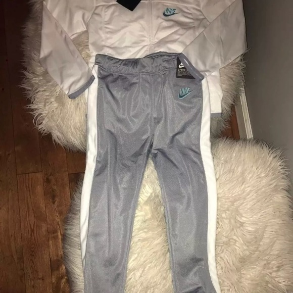 Nike Girls Tracksuit (Size 6X) - Picture 3 of 3